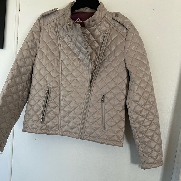 Kenneth Cole New York Women’s Cream Ruched Zippered Jacket Size Medium - Picture 8 of 13